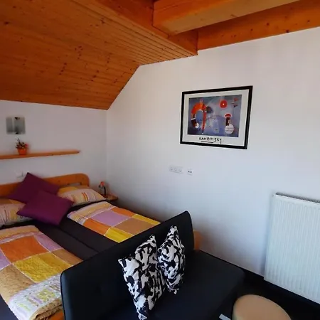 Romantische Studiowohnung Im Chaletstil, Mit Vier Sternen Bewertet *